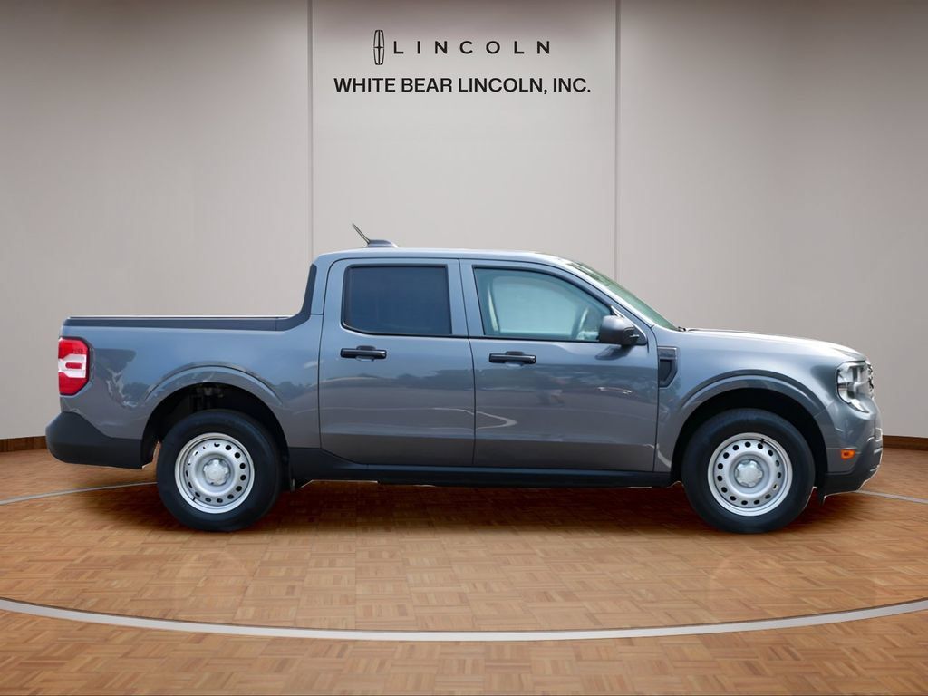 Used 2025 Ford Maverick XL FWD image 4