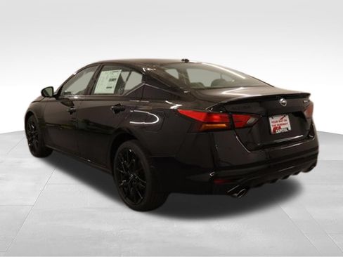 New 2026 Nissan Altima 2.5 SR w/ SR Midnight Edition Package AWD/4WD image 4
