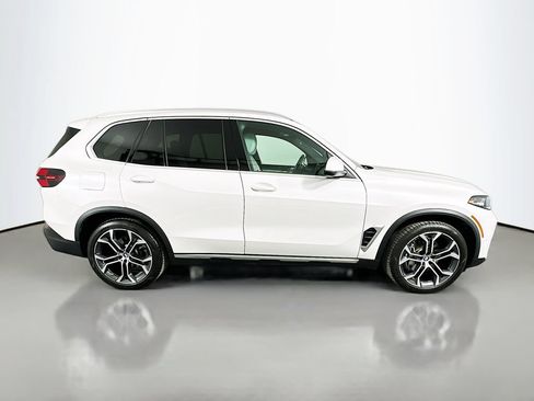 Certified 2024 BMW X5 xDrive40i w/ Parking Assistance Package AWD/4WD image 4