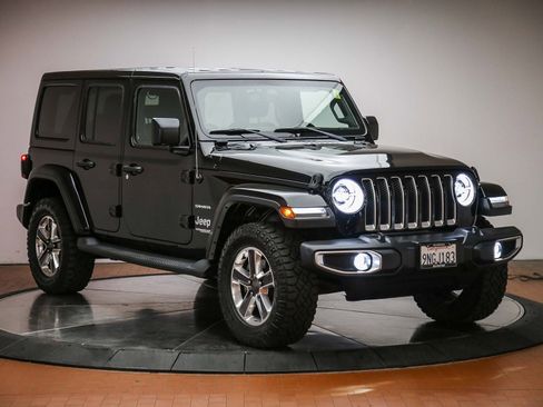 Used 2018 Jeep Wrangler Unlimited Sahara AWD/4WD image 6