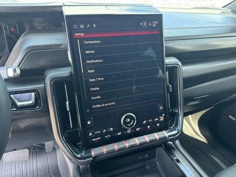 Used 2025 GMC Yukon AT4 image 26