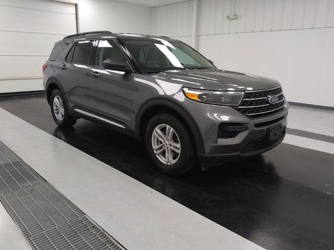 Used 2022 Ford Explorer XLT image 13