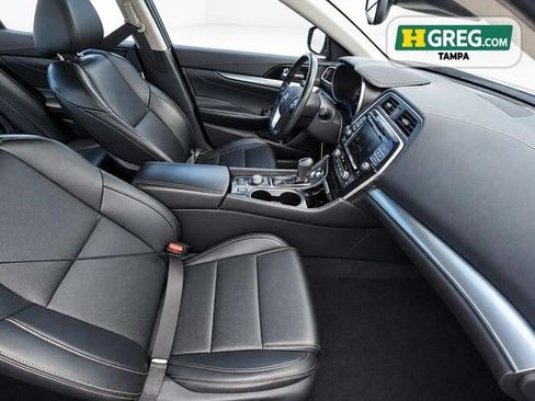 Used 2023 Nissan Maxima SV w/ Floor Mat Group FWD image 11