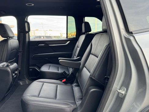 Used 2024 GMC Acadia Elevation image 28