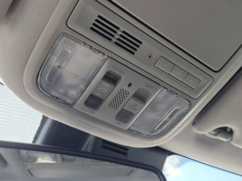 Used 2018 Honda Pilot Touring image 26