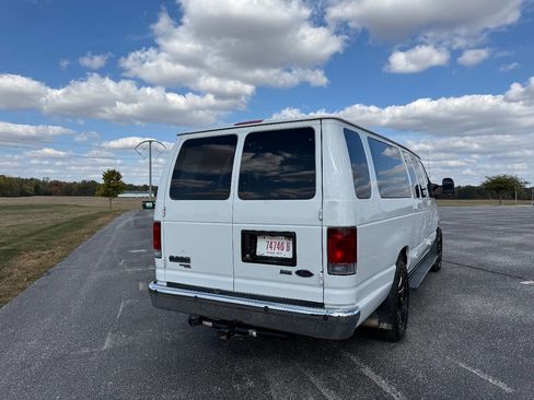 Used 2010 Ford E-350 and Econoline 350 Extended Wagon Super Duty image 5