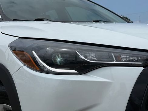 Used 2022 Toyota Corolla Cross LE FWD image 3