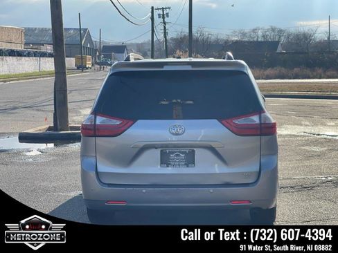 Used 2016 Toyota Sienna AWD image 10