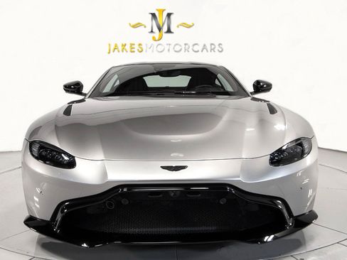 Used 2022 Aston Martin V8 Vantage Coupe image 17