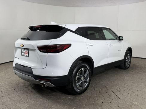 Used 2025 Chevrolet Blazer LT AWD/4WD image 9