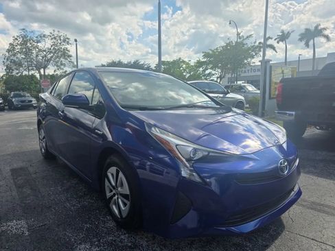 Used 2016 Toyota Prius Four Touring FWD image 2