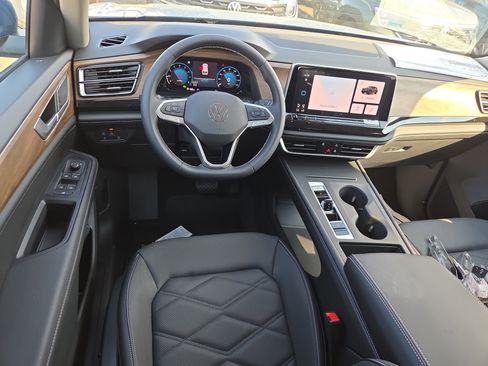 New 2026 Volkswagen Atlas SE image 7