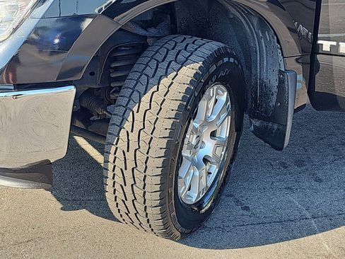 Used 2018 Nissan Titan SV AWD/4WD image 31