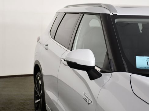 Used 2025 Mitsubishi Outlander SEL image 14