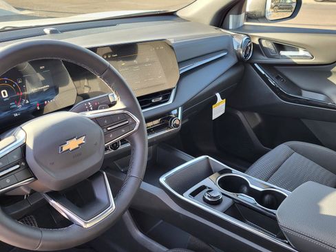 New 2026 Chevrolet Equinox LT w/ Safety and Technology Package FWD image 18