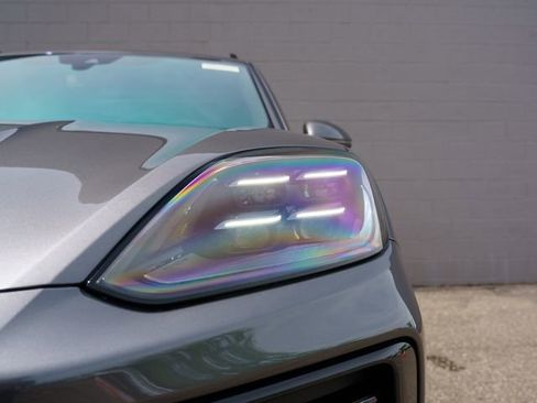 Certified 2026 Porsche Cayenne E-Hybrid AWD/4WD image 11