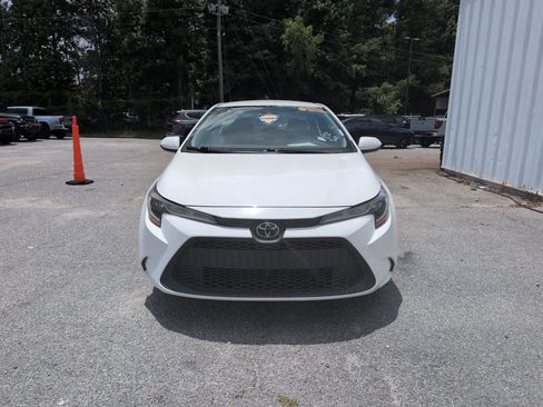 Used 2022 Toyota Corolla LE FWD image 3
