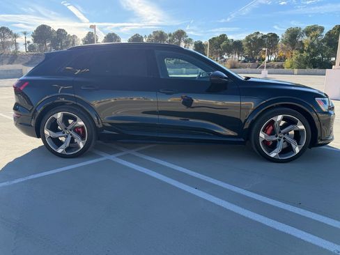 Used 2024 Audi Q8 e-tron Prestige w/ Prestige Package image 4