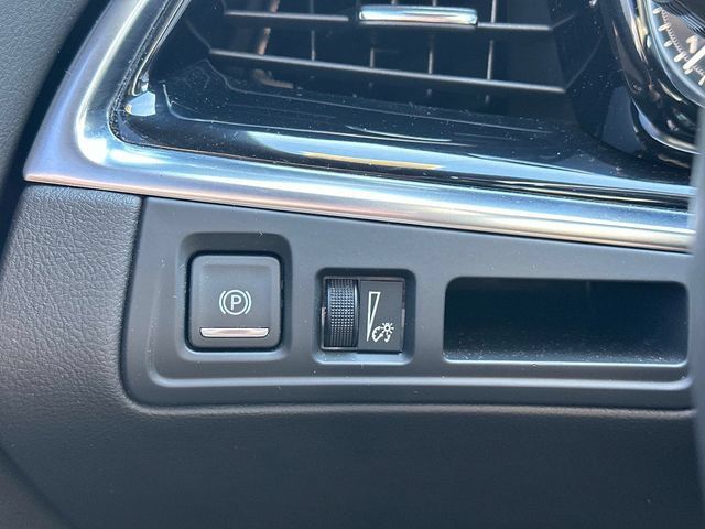 Certified 2024 Cadillac XT6 Luxury w/ LPO, Floor Liner Package AWD/4WD image 27