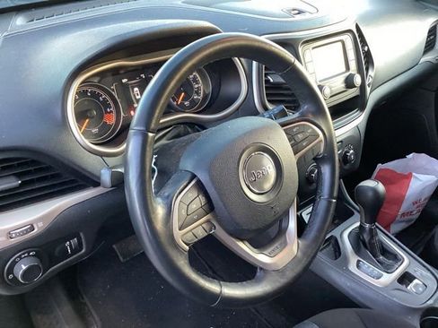 Used 2015 Jeep Cherokee Sport FWD image 24