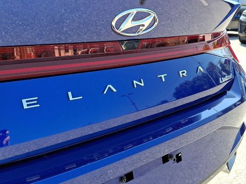 Used 2022 Hyundai Elantra Limited FWD image 29