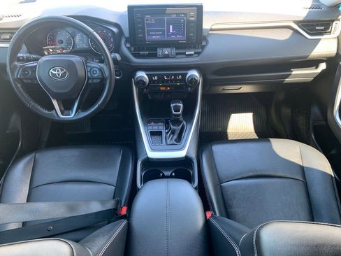 Used 2021 Toyota RAV4 XLE Premium image 15