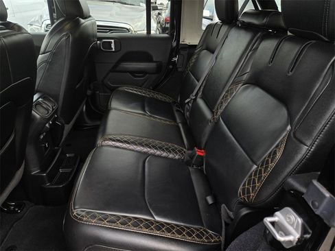 Used 2022 Jeep Wrangler Unlimited Sahara image 13