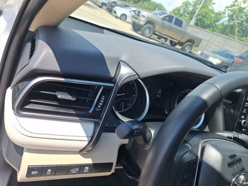 Used 2024 Toyota Camry XLE FWD image 17