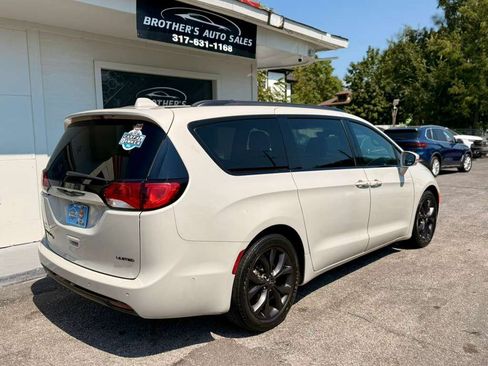 Used 2019 Chrysler Pacifica Limited w/ Advanced Safetytec Group FWD image 15