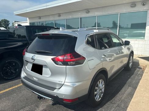 Used 2019 Nissan Rogue SV FWD image 4