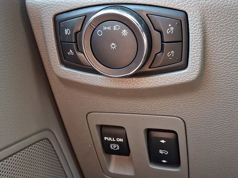 Used 2018 Ford F150 XLT w/ Equipment Group 302A Luxury AWD/4WD image 28
