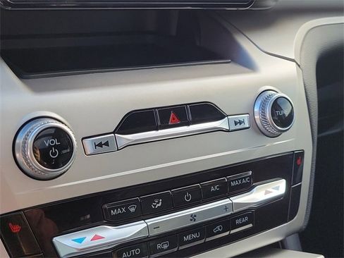 Used 2022 Ford Explorer XLT w/ Equipment Group 202A image 30