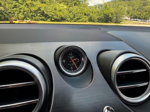Used 2018 Bentley Bentayga AWD/4WD image 32