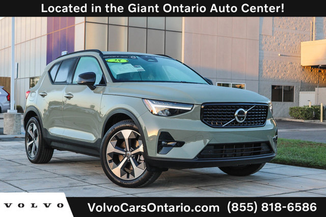 Certified 2025 Volvo XC40 B5 Plus AWD/4WD image 1