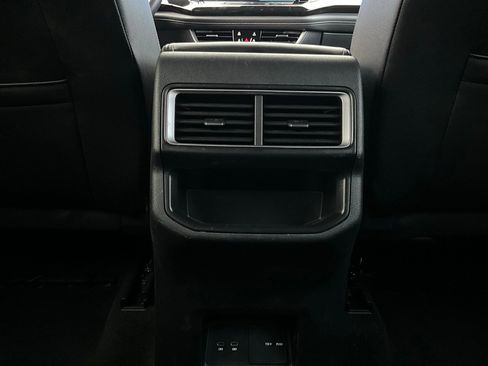 Used 2025 Volkswagen Atlas Cross Sport SE image 13