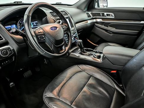 Used 2019 Ford Explorer Limited w/ Ford Safe & Smart Package AWD/4WD image 12
