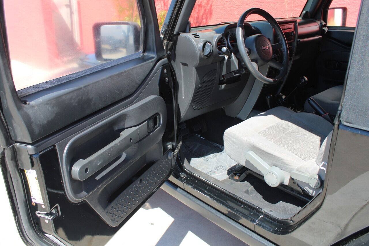 Used 2008 Jeep Wrangler Rubicon AWD/4WD image 9
