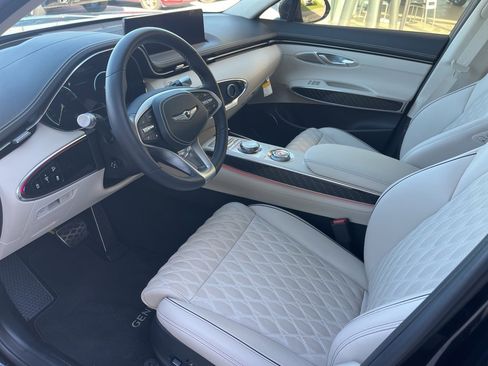 Used 2025 Genesis GV70 3.5T Sport w/ Sport Prestige Package image 10