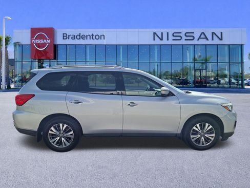 Used 2018 Nissan Pathfinder S FWD image 4