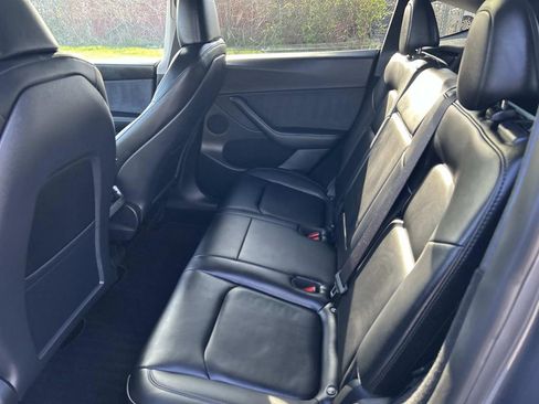 Used 2023 Tesla Model Y Long Range image 19