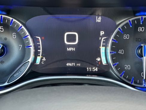 Used 2024 Chrysler Pacifica Touring-L image 26