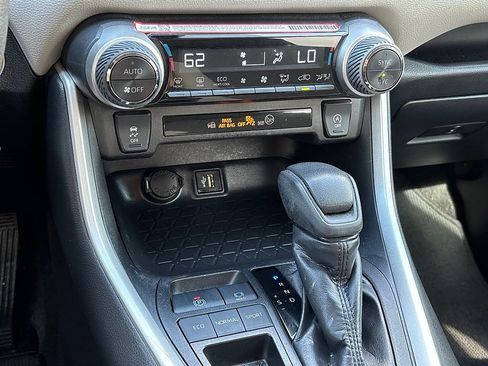Used 2025 Toyota RAV4 XLE FWD image 21