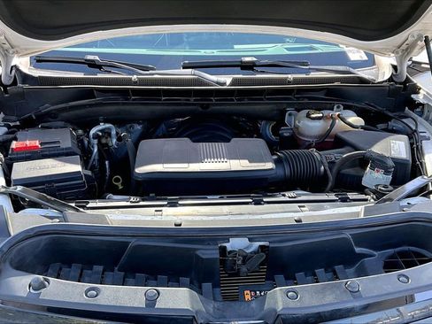 Used 2021 Cadillac Escalade Premium Luxury RWD image 28