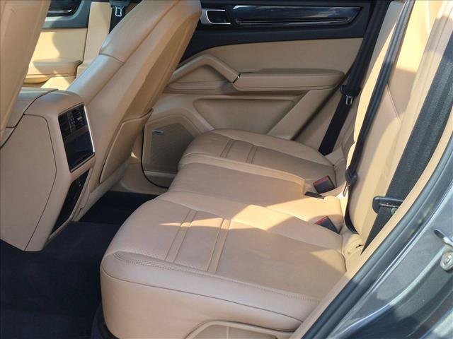 Used 2019 Porsche Cayenne E-Hybrid AWD/4WD image 17