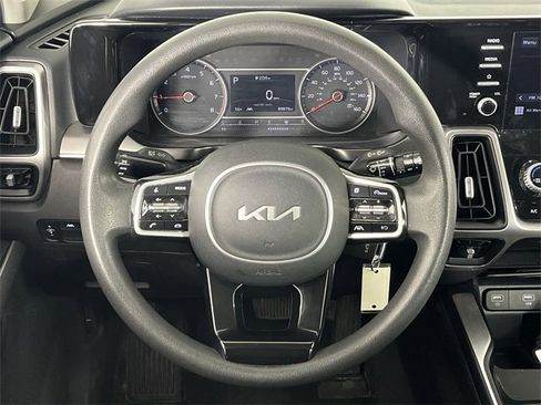 Used 2022 Kia Sorento LX image 14