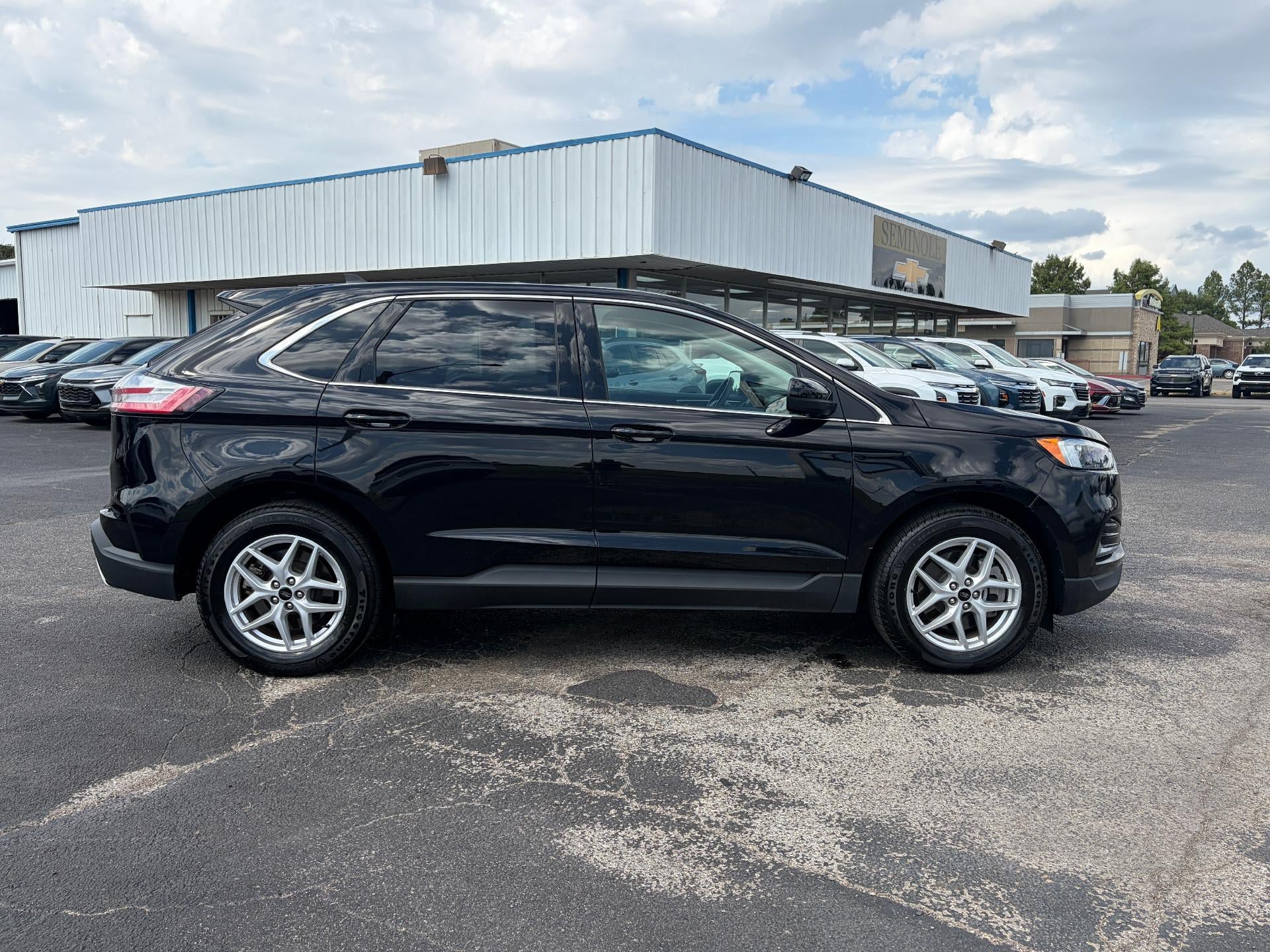 Used 2024 Ford Edge SEL AWD/4WD image 9