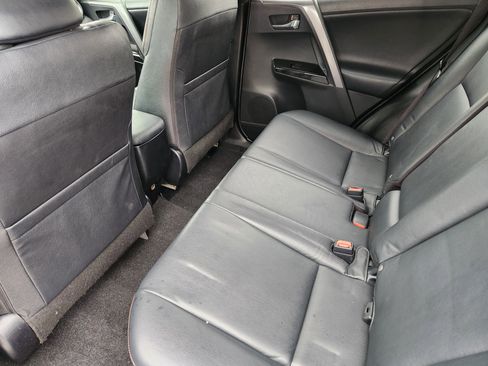 Used 2016 Toyota RAV4 SE image 30