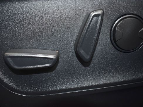 Used 2024 Ford Escape Platinum image 8