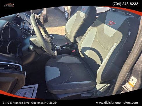 Used 2017 Ford Focus ST FWD image 8