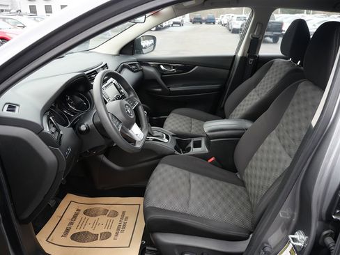 Used 2020 Nissan Rogue Sport SV image 10